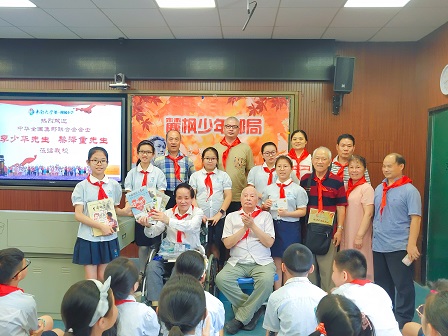 集邮家李少华先生走进第一附属小学讲学.JPG 集邮家李少华先生走进第一附属小学讲学.JPG