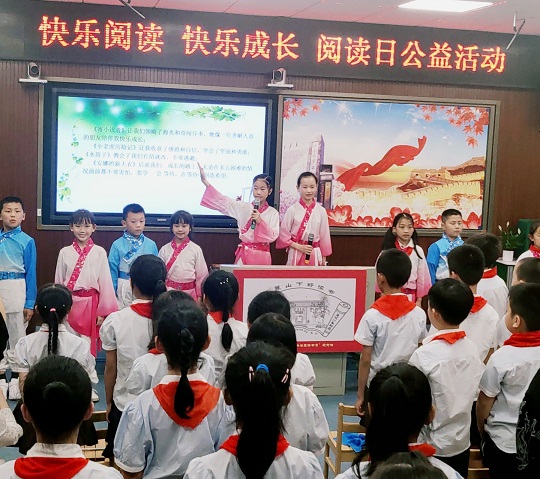中南大学第一附属小学全体师生共读经典美文.JPG 中南大学第一附属小学全体师生共读经典美文.JPG