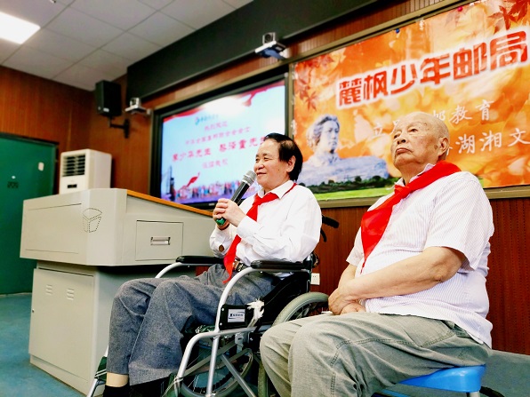中华全国集邮联合会会士李少华先生和黎泽重先生.JPG 中华全国集邮联合会会士李少华先生和黎泽重先生.JPG