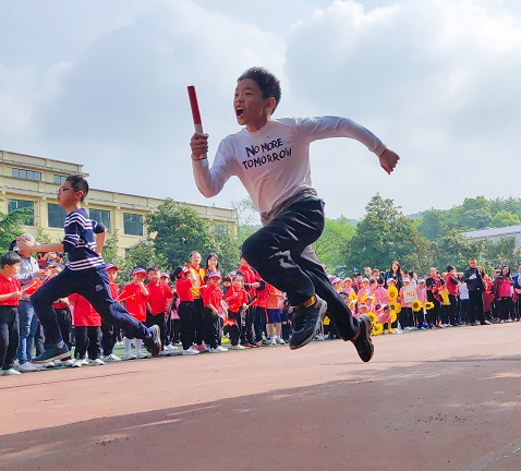 接力赛奋勇拼搏.jpg 接力赛奋勇拼搏.jpg